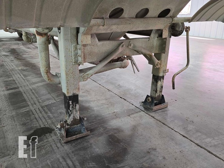 40-foot-pneumatic-tank-trailer-image-13