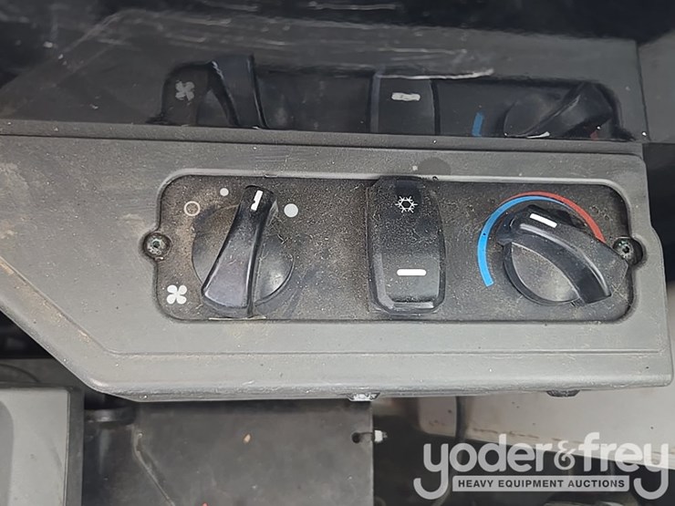 2018-caterpillar-305.5-image-95