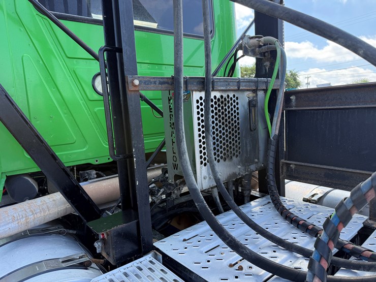 2019-mack-pinnacle-image-19