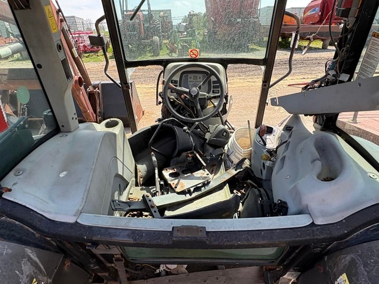 new-holland-t4040-image-8