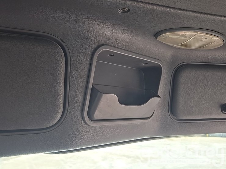 2011-freightliner-cascadia-125-image-88