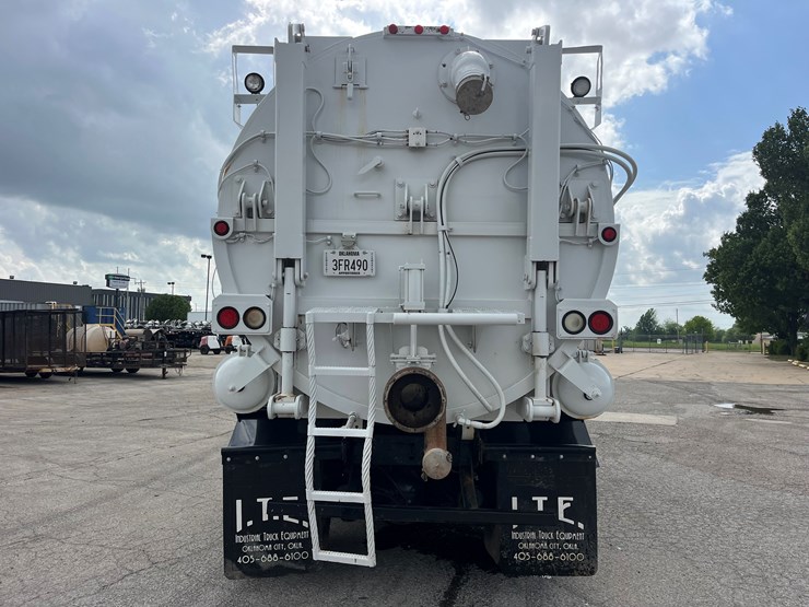 2005-sterling-lt9500-image-6