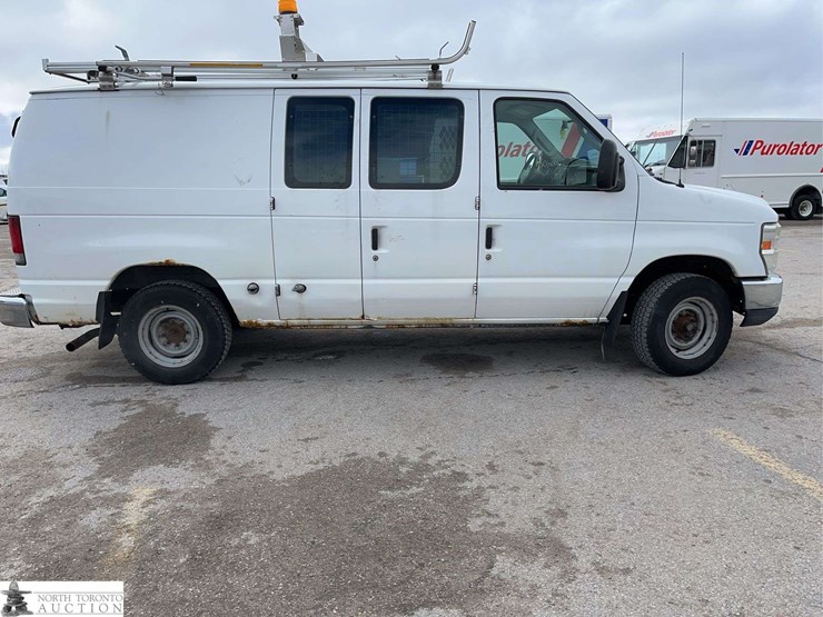 2011-ford-cargo-image-4