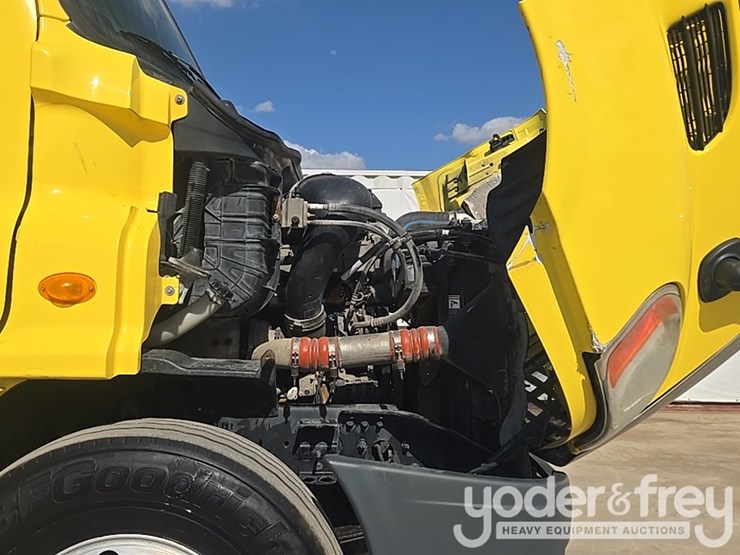 2014-freightliner-cascadia-113-image-77