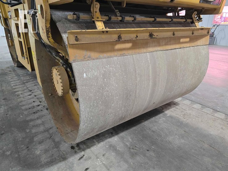 2017-caterpillar-cb10-image-13