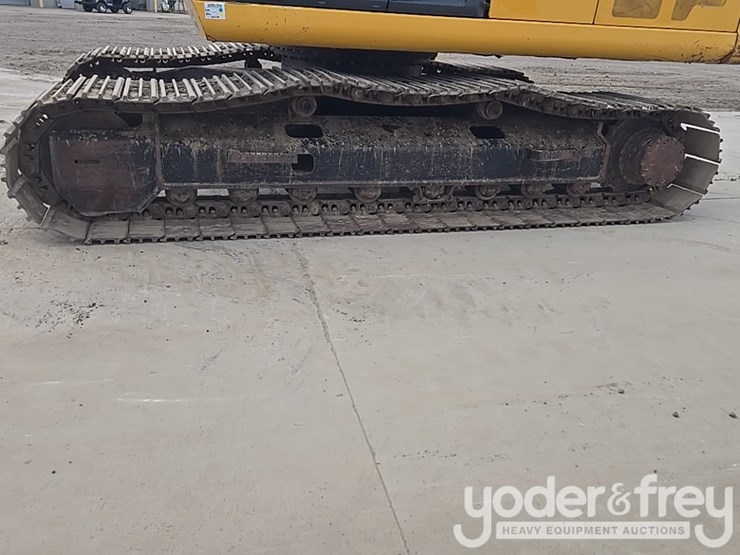 2017-deere-210g-lc-image-9