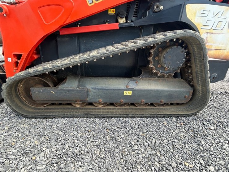 2013-kubota-svl90-image-11