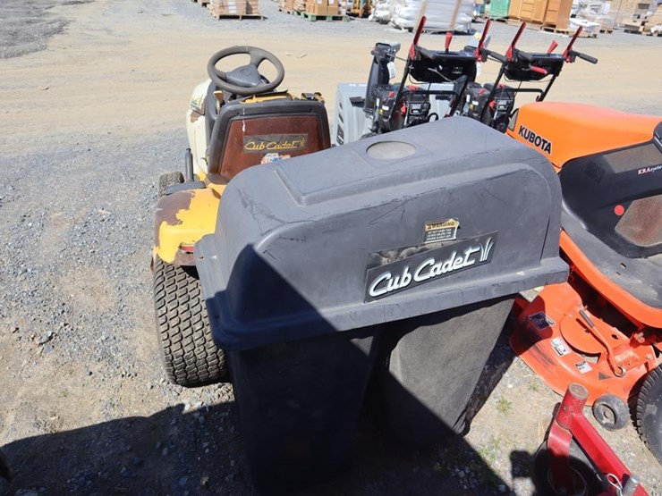 cub-cadet-riding-tractor-image-6