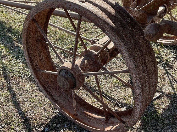 john-deere-threshing-machine-with-hart-feeder-image-18