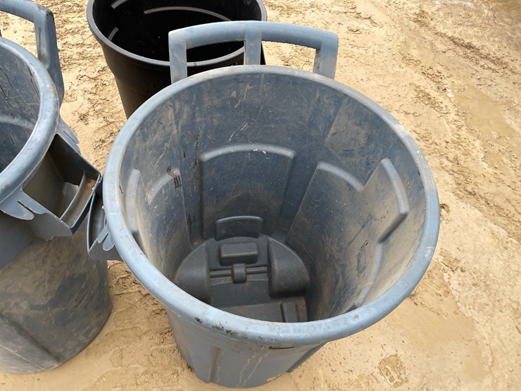 #3947-•-(3)-poly-trash-barrels-image-5