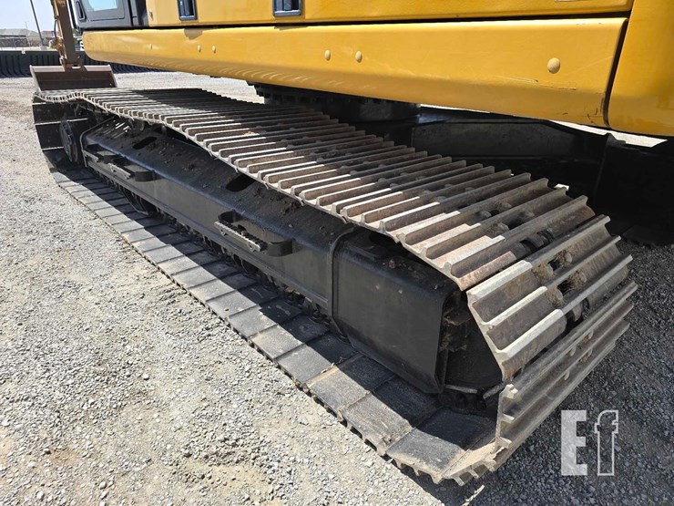 2020-caterpillar-326-image-34