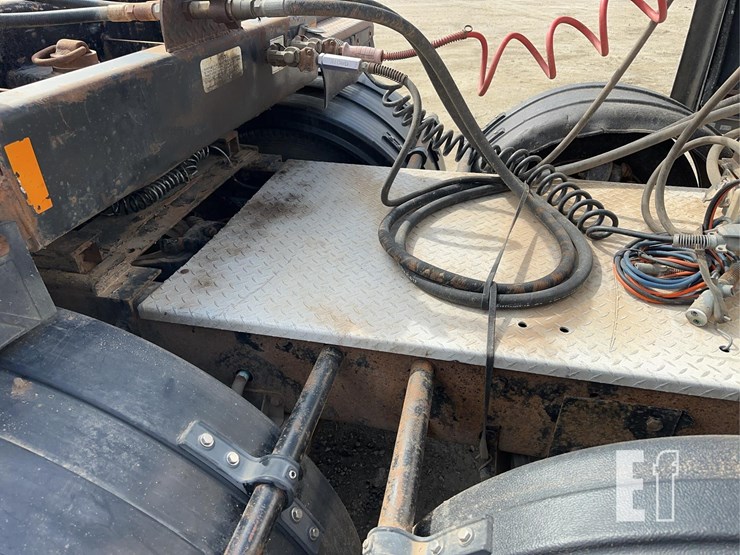 2005-kenworth-t800-image-25