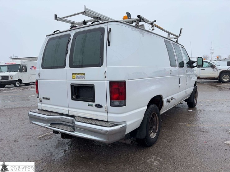 2011-ford-cargo-image-5