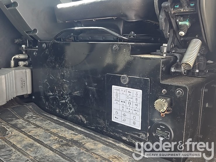 2018-caterpillar-305.5-image-86