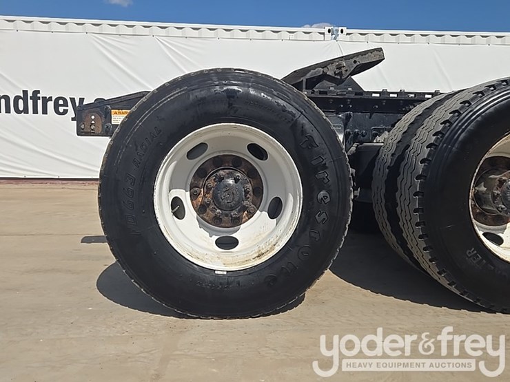 2014-freightliner-cascadia-113-image-20