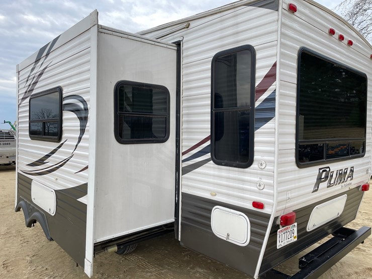 #201-•-2014-palomino-puma-253-fbs-27'-fifth-wheel-camper-(has-wi-title)-image-31