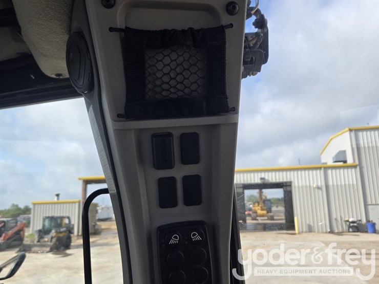 2019-caterpillar-d6-lgp-image-76