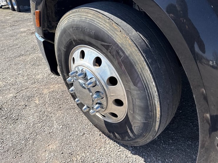 2018-peterbilt-579-image-12