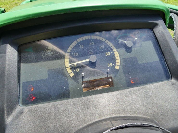 john-deere-1026r-image-13