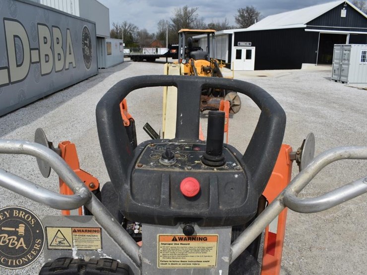 2018-jlg-t350-image-12