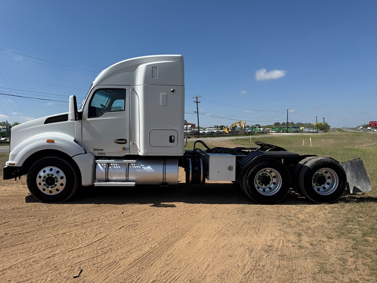 2016-kenworth-t880-image-8