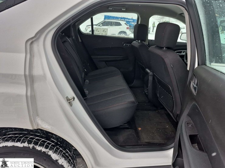 2017-chevrolet-equinox-image-25