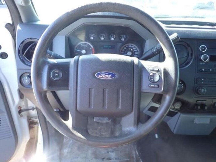 2016-ford-f350-xlt-image-13