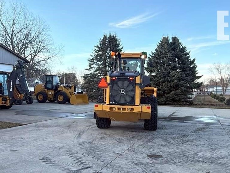 2024-deere-624-p-tier-image-7