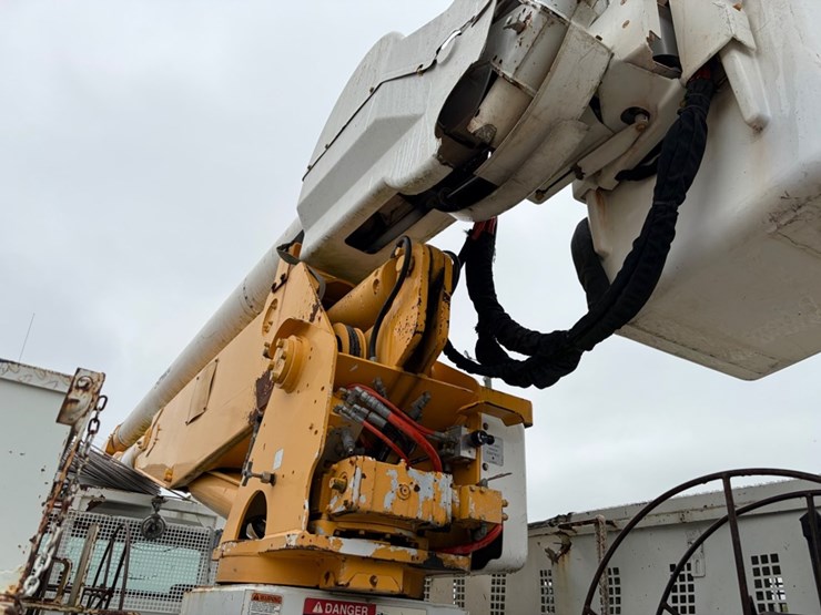 2009-international-durastar-4300-image-8