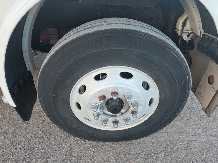 2012-peterbilt-388-image-16