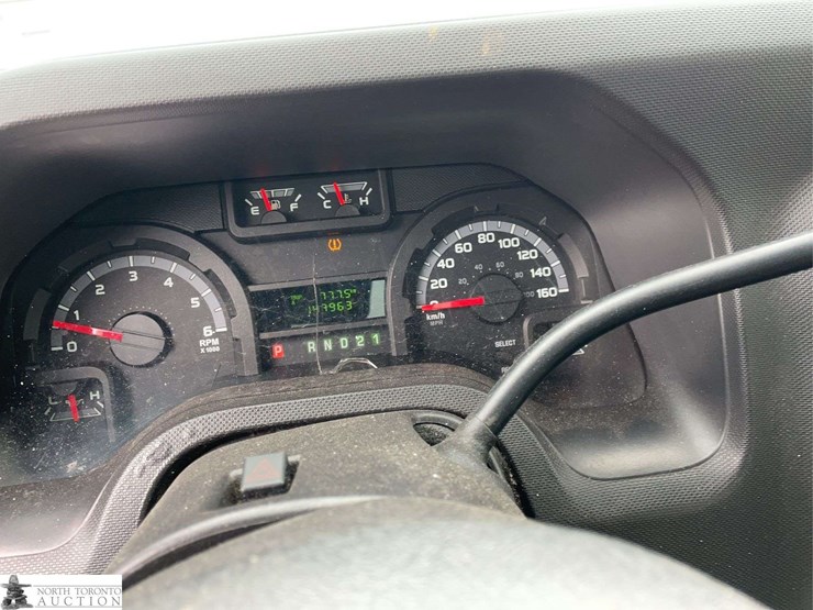 2010-ford-cargo-image-11