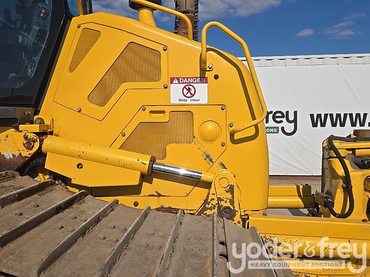 2023-komatsu-d61px-24-image-33