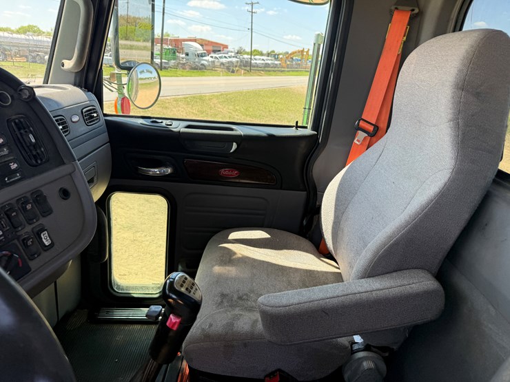 2020-peterbilt-367-image-20