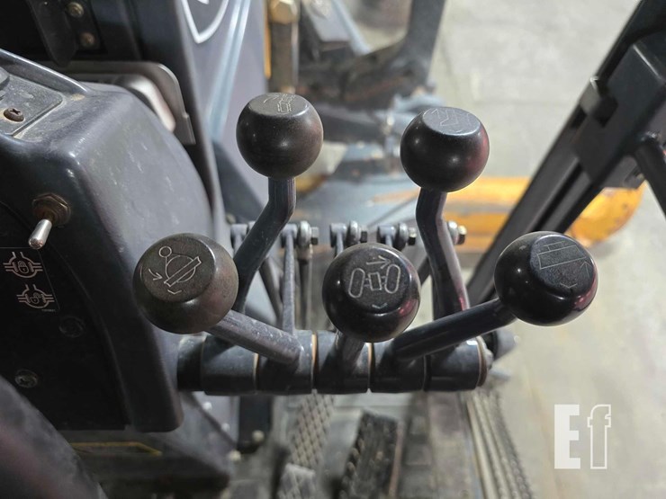 2012-deere-770g-image-19