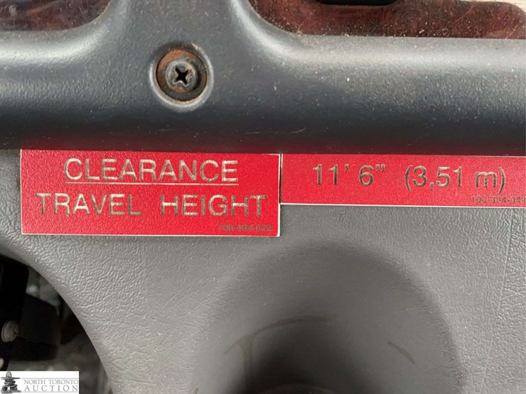 2011-freightliner-m2-106-image-20