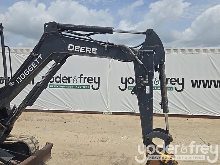 2022-deere-26g-image-34