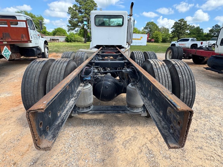 2003-peterbilt-330-image-5