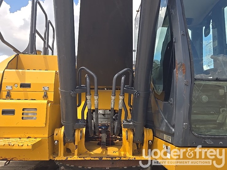 2017-deere-210g-lc-image-36