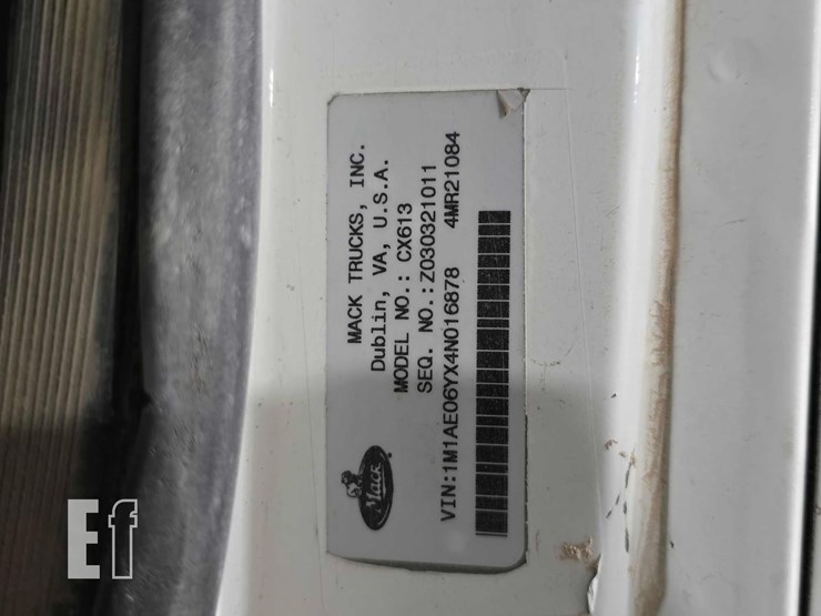 2004-mack-vision-cx613-image-34