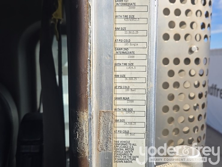 2014-kenworth-t800-image-155