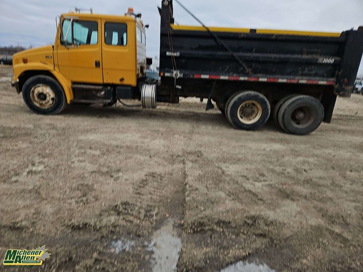 2004-freightliner-fl80-image-2