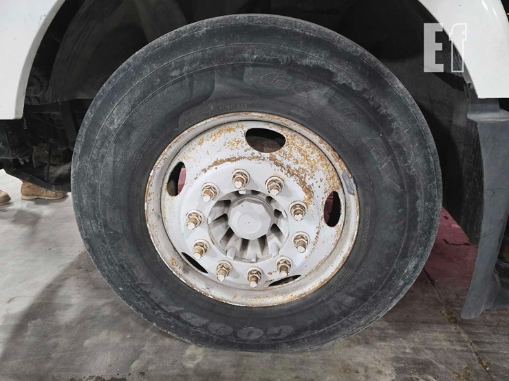 2008-volvo-vnm64200-image-21