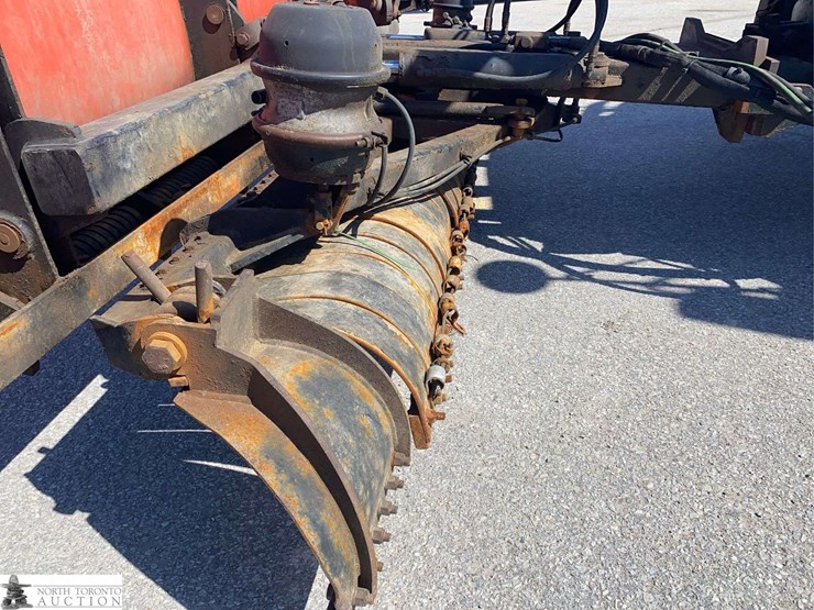 2016-freightliner-108sd-image-41