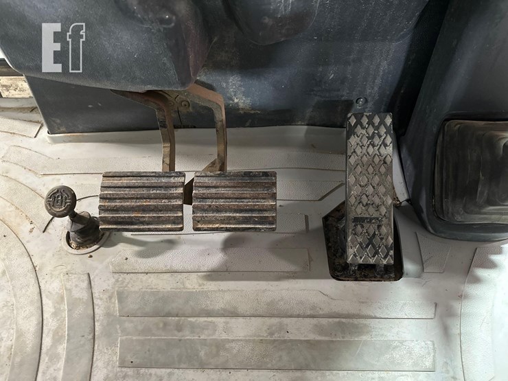 2001-caterpillar-420d-image-22