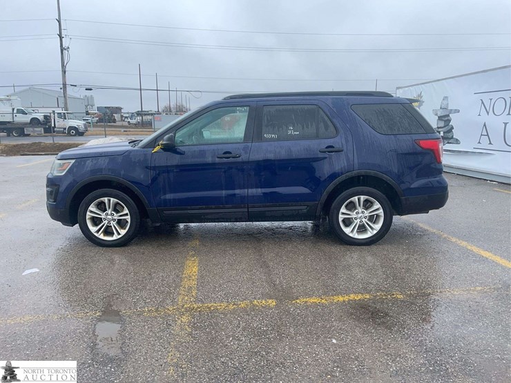 2016-ford-explorer-image-8