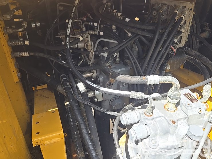 2017-deere-210g-lc-image-96