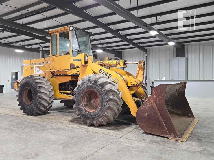 1990-deere-624e-image-2