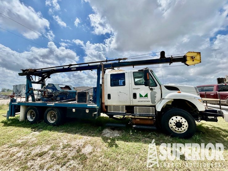 2014-international-7400-image-2