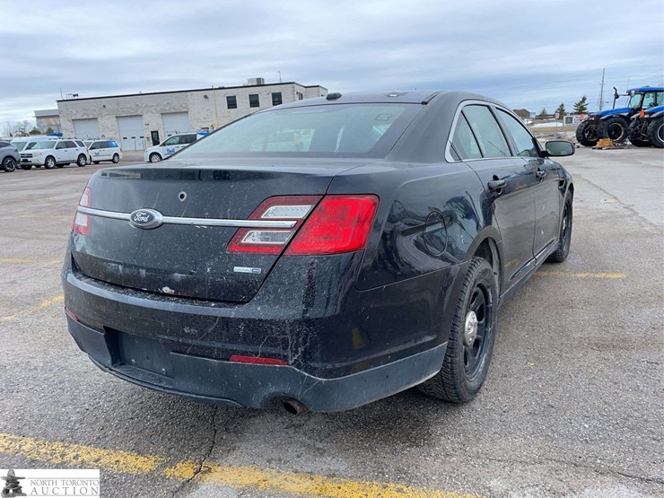 2017-ford-taurus-image-5