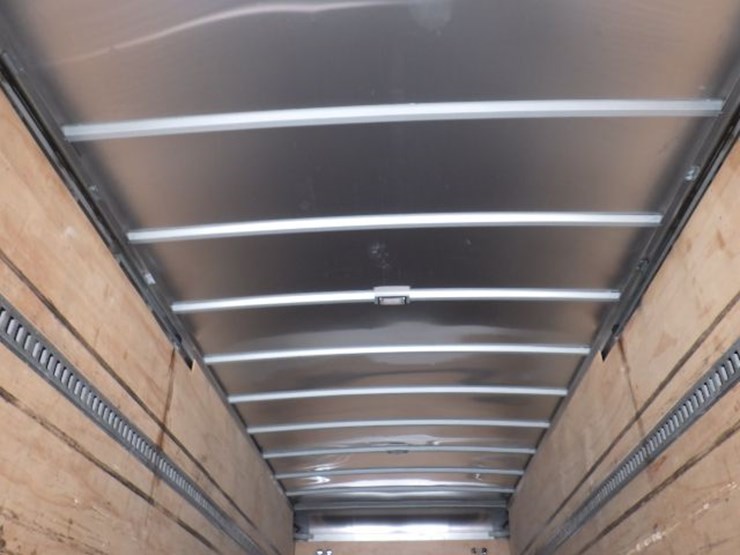 2019-freightliner-m2-106-image-9